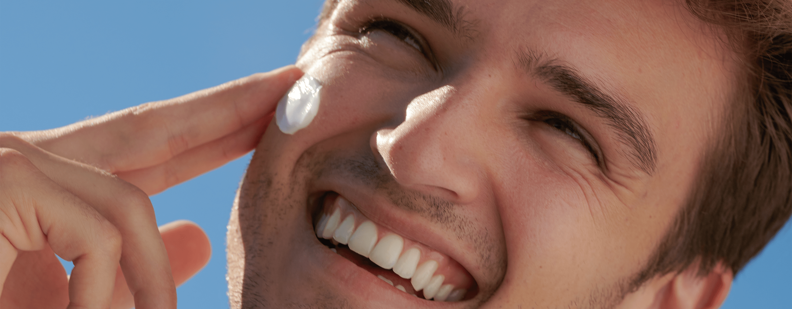 uomo sorridente